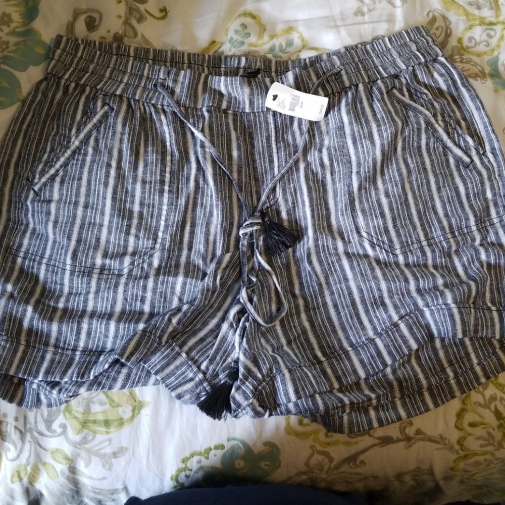 Striped linen shorts